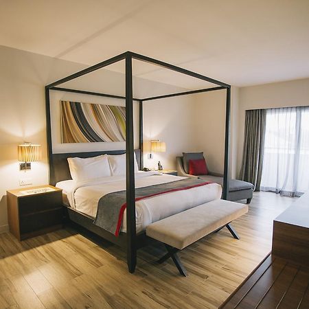 แซนด์ แอนด์ แซนเดิล เดซารู บีช รีสอร์ต แอนด์ สปา Hotel เดอซารู ภายนอก รูปภาพ A bedroom at the hotel