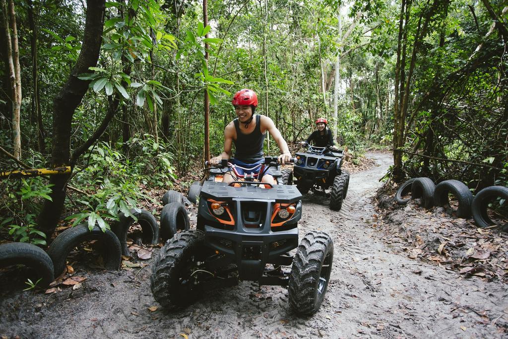 แซนด์ แอนด์ แซนเดิล เดซารู บีช รีสอร์ต แอนด์ สปา Hotel เดอซารู ภายนอก รูปภาพ ATV riding in the jungle