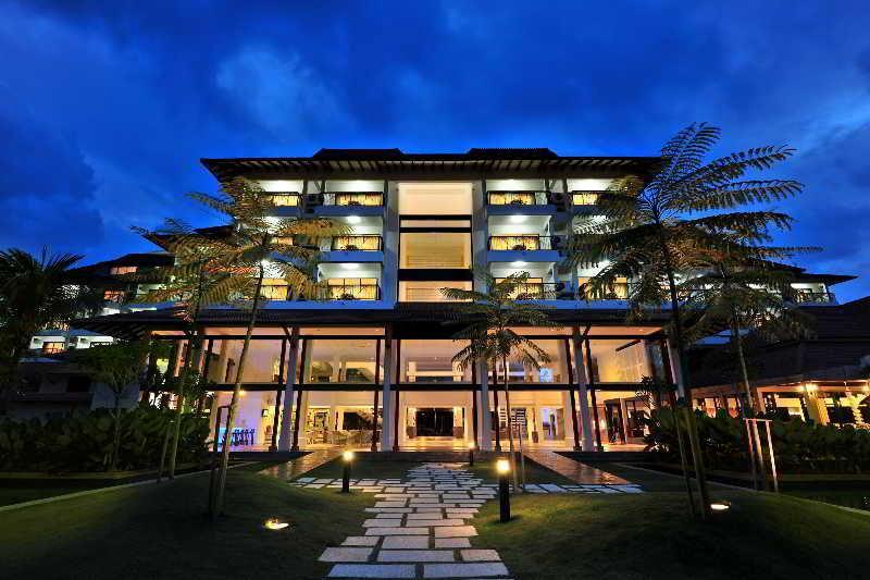 แซนด์ แอนด์ แซนเดิล เดซารู บีช รีสอร์ต แอนด์ สปา Hotel เดอซารู ภายนอก รูปภาพ The hotel's main building