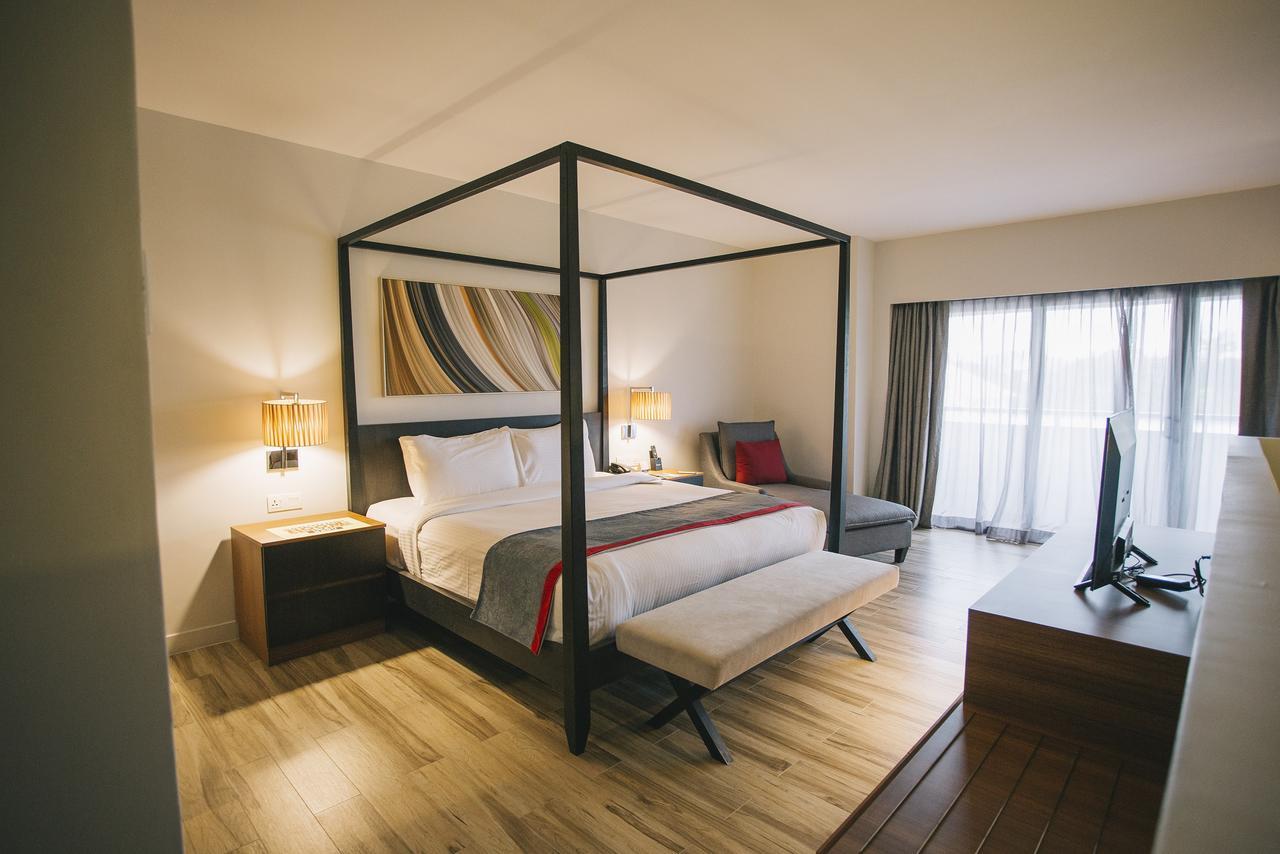 แซนด์ แอนด์ แซนเดิล เดซารู บีช รีสอร์ต แอนด์ สปา Hotel เดอซารู ภายนอก รูปภาพ A bedroom at the hotel