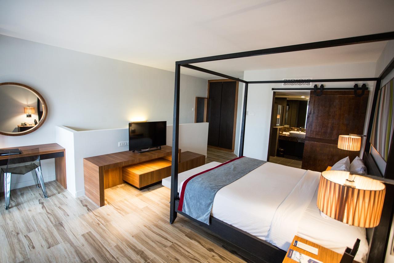 แซนด์ แอนด์ แซนเดิล เดซารู บีช รีสอร์ต แอนด์ สปา Hotel เดอซารู ภายนอก รูปภาพ A bedroom at the hotel
