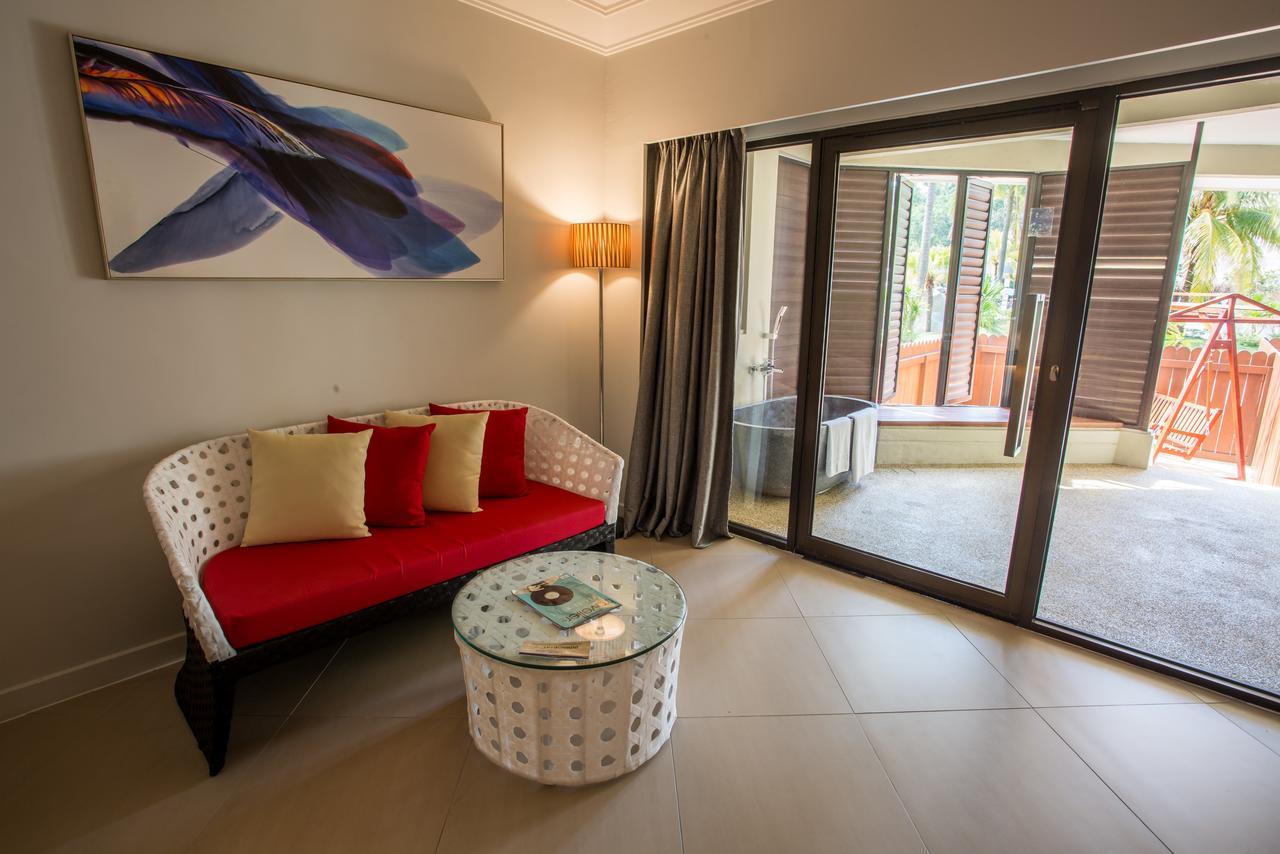 แซนด์ แอนด์ แซนเดิล เดซารู บีช รีสอร์ต แอนด์ สปา Hotel เดอซารู ภายนอก รูปภาพ A room at the hotel