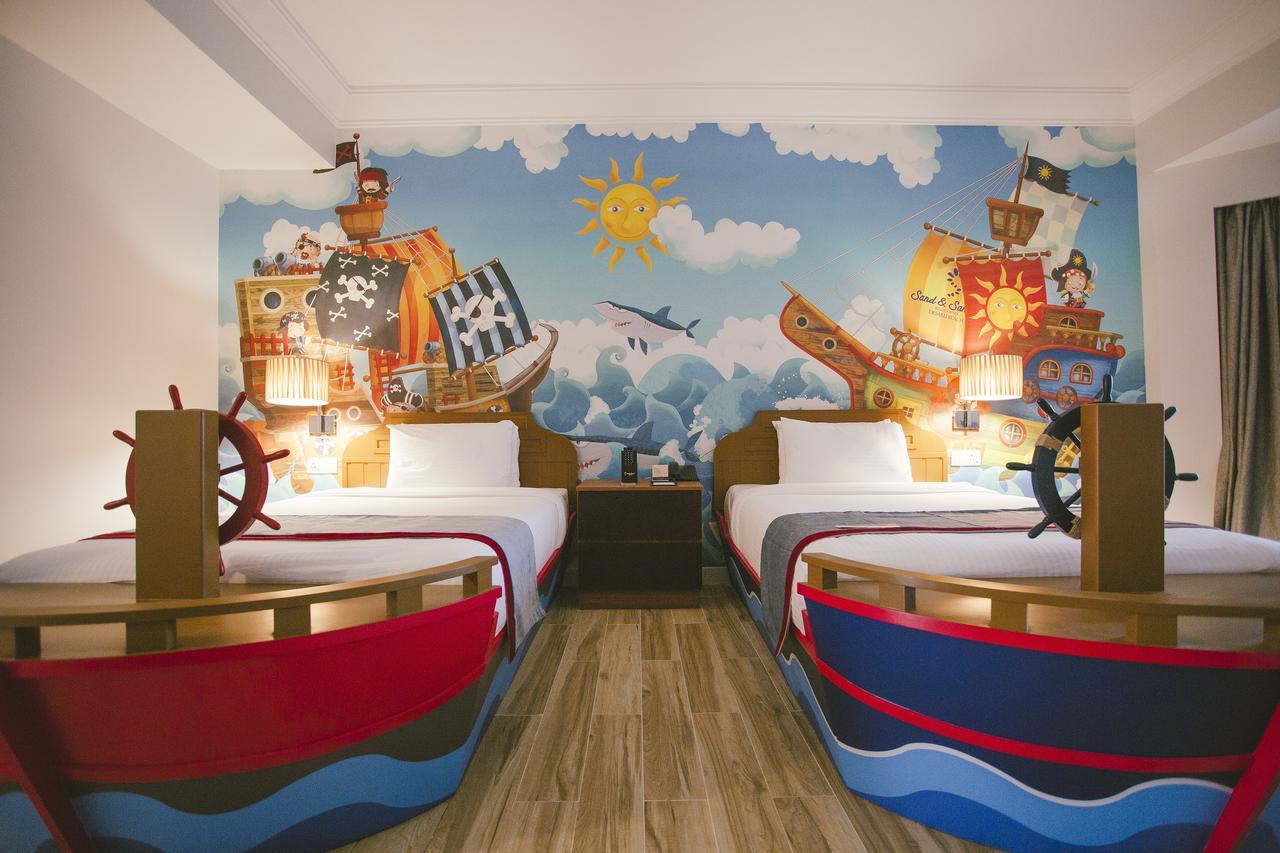 แซนด์ แอนด์ แซนเดิล เดซารู บีช รีสอร์ต แอนด์ สปา Hotel เดอซารู ภายนอก รูปภาพ A room at the Great Wolf Lodge in Concord, North Carolina