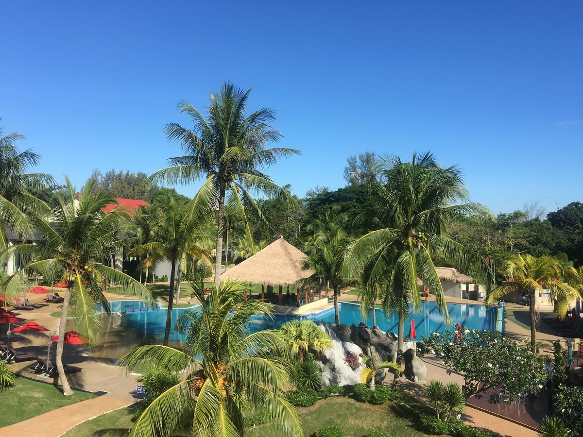 แซนด์ แอนด์ แซนเดิล เดซารู บีช รีสอร์ต แอนด์ สปา Hotel เดอซารู ภายนอก รูปภาพ The pool at the resort