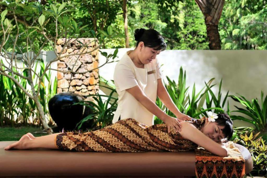 แซนด์ แอนด์ แซนเดิล เดซารู บีช รีสอร์ต แอนด์ สปา Hotel เดอซารู ภายนอก รูปภาพ Thai massage