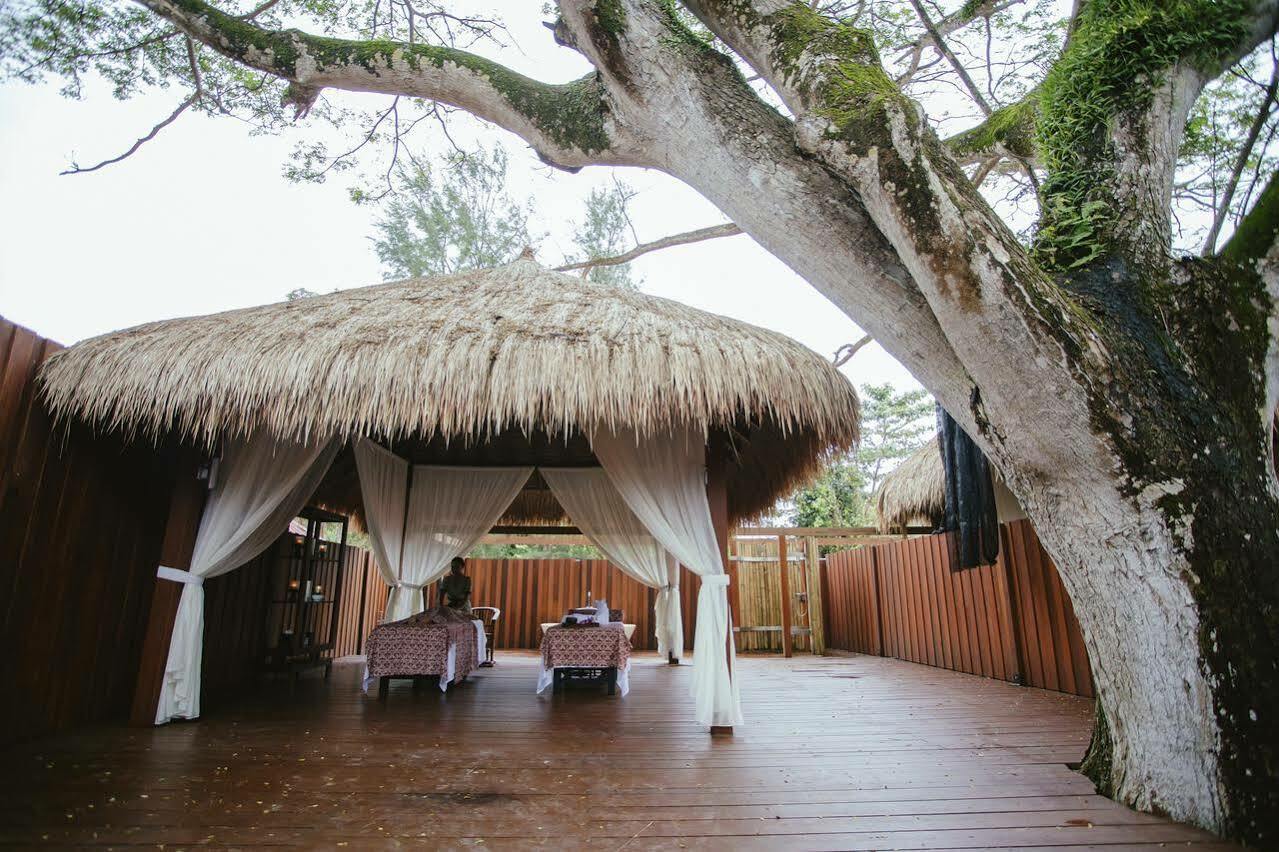 แซนด์ แอนด์ แซนเดิล เดซารู บีช รีสอร์ต แอนด์ สปา Hotel เดอซารู ภายนอก รูปภาพ The Spa at The Standard, Hua Hin